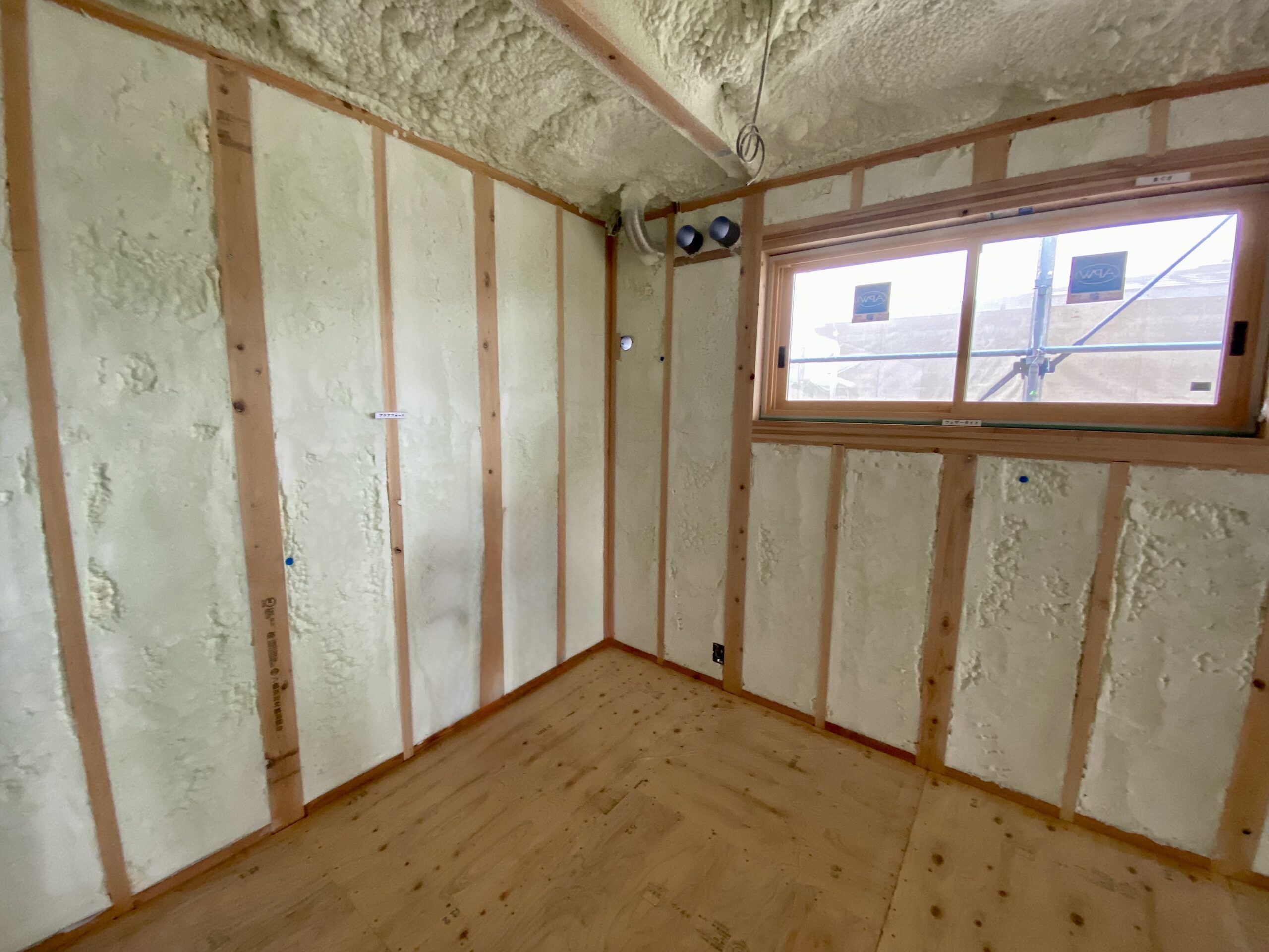 現場発泡ウレタンフォーム アクアフォーム施工